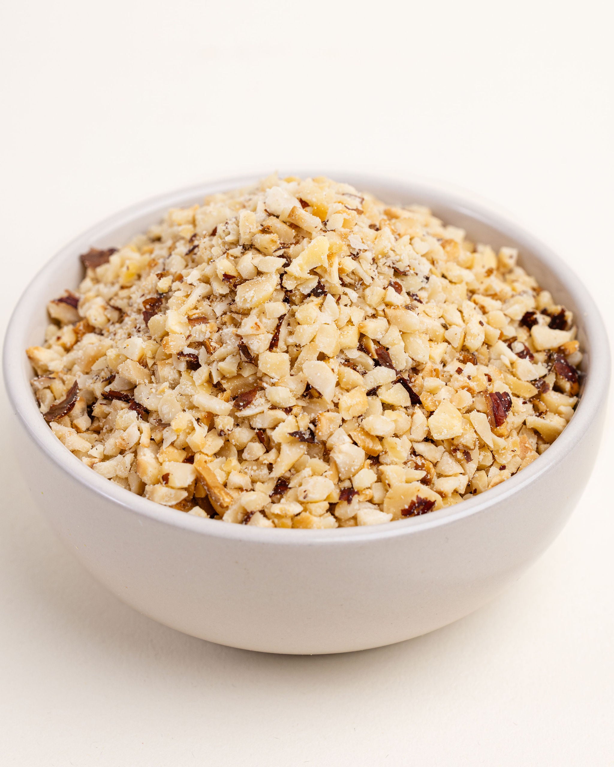 Geröstete und gehackte Haselnüsse