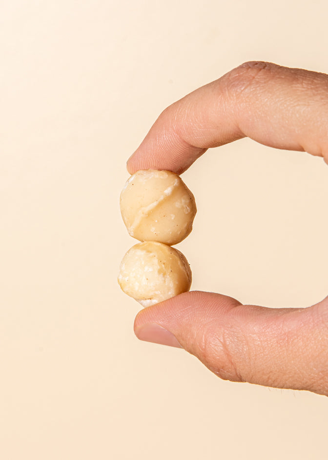 Raw macadamia