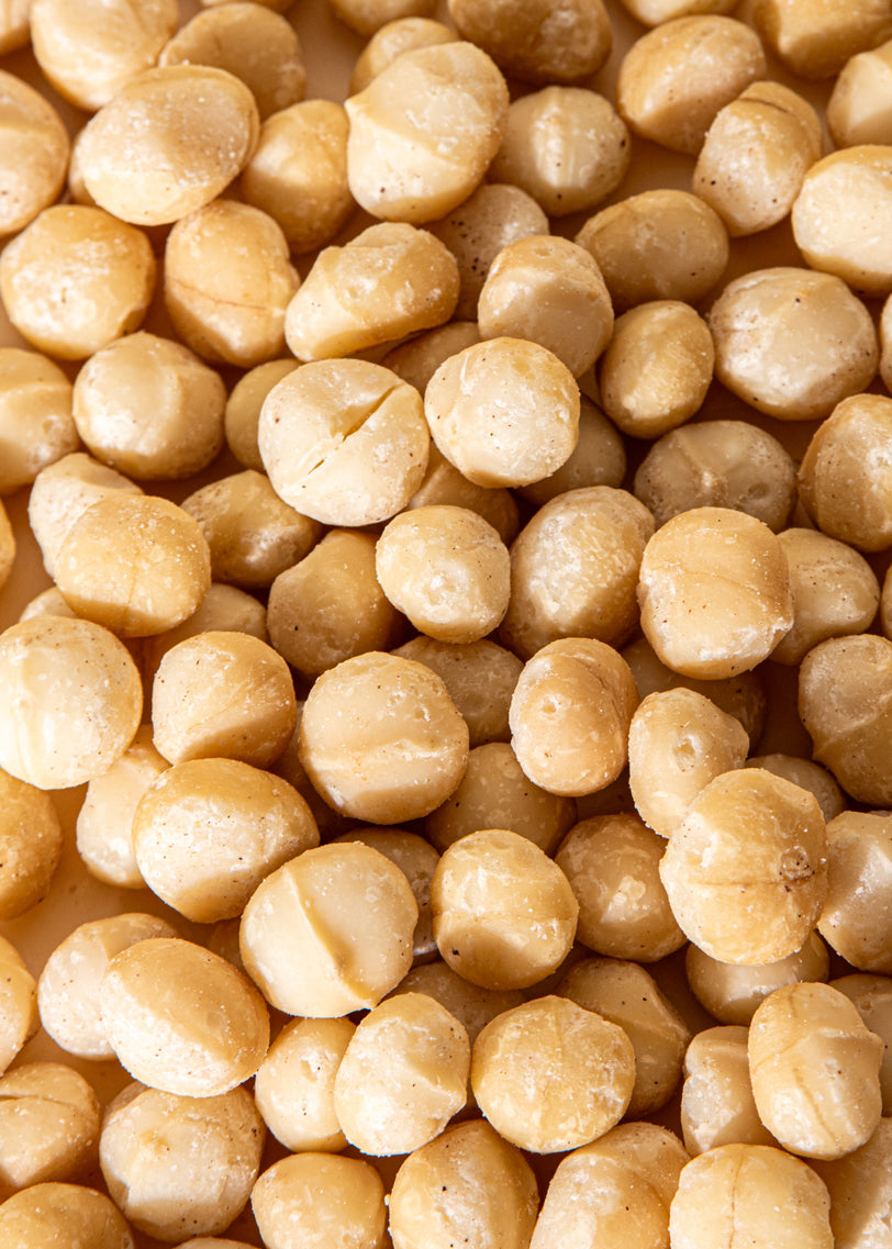 Raw macadamia